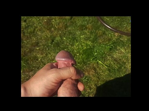 ❤️ Keçika germ di bexçeyek havînê de pisîka xwe ya pembe diqelişe û bi şuştinê dixe. ❤❌ Tenê porno li me ku.wassell.ru ️❤